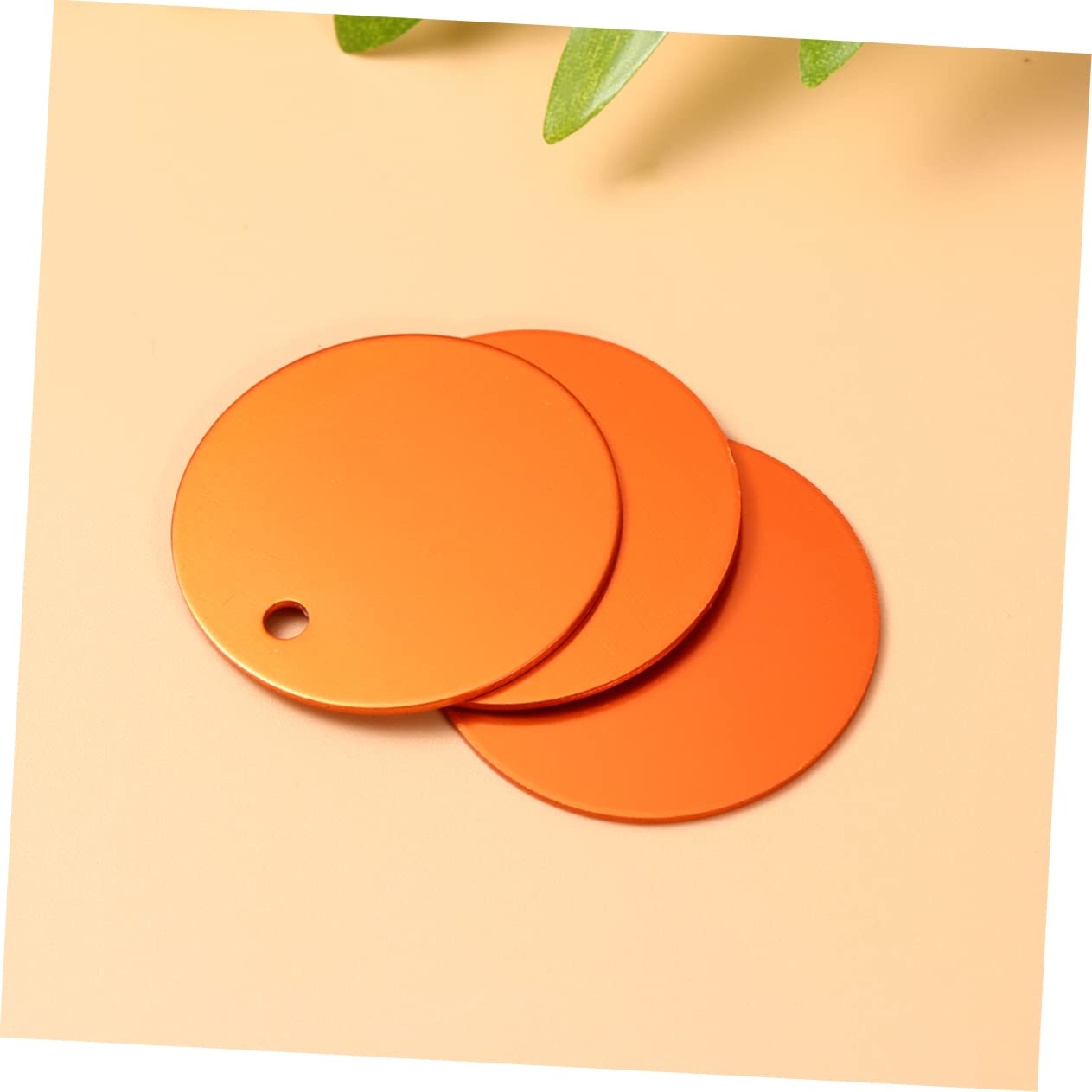 EXCEART 4 Sätze Gravierbare Hundemarken Gravierbare Marken Haustier-id-marke Hundemarken Stilvolle Orangefarbene Runde Haustieranhänger Aus Aluminiumlegierung Zugseil 25 Stück * 4