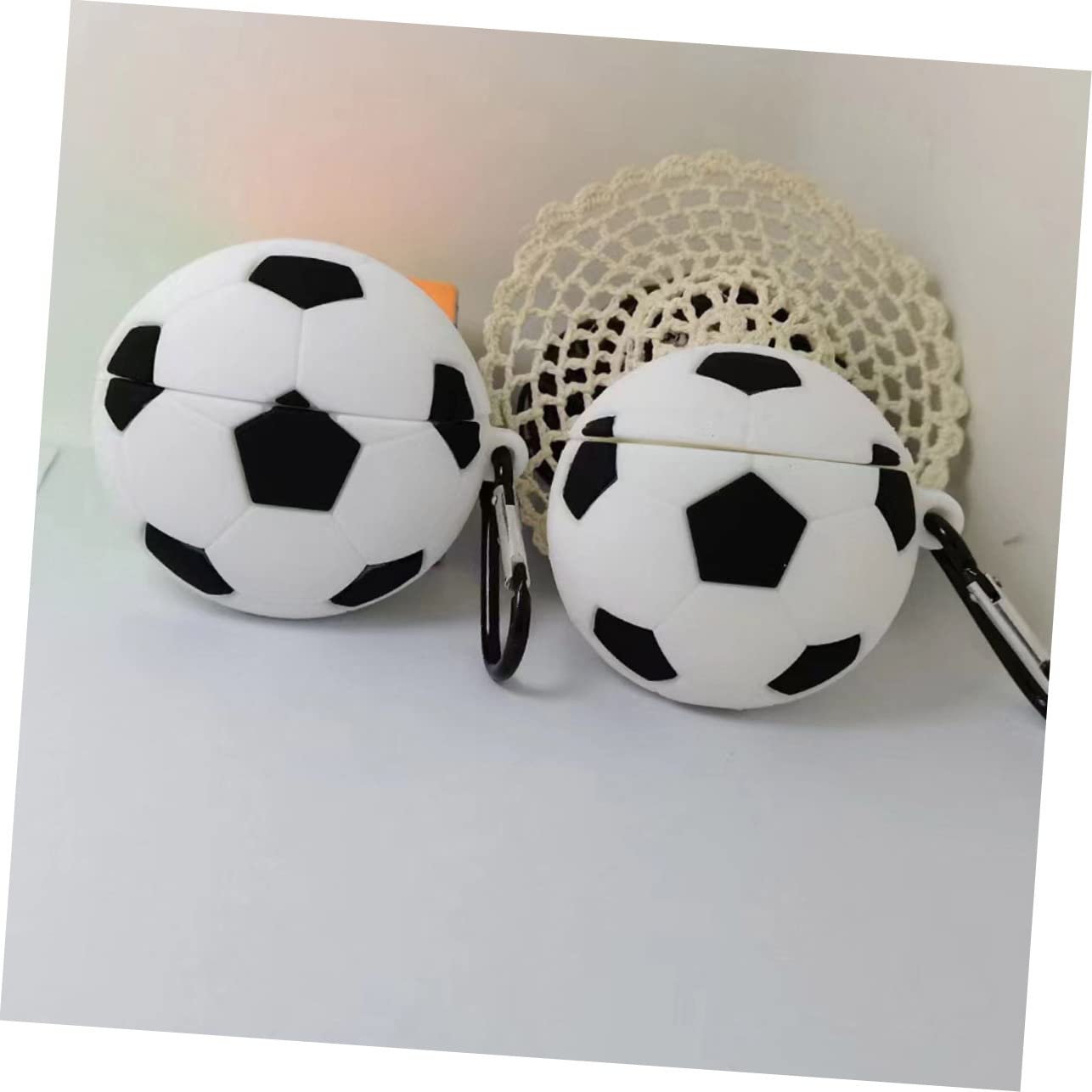 DOITOOL 4piezas Funda Protectora De Auriculares Inalámbricos Forma De Balón De Fútbol Compatible con Diseño Moderno y Práctico con Hebilla para Llevar Mochila