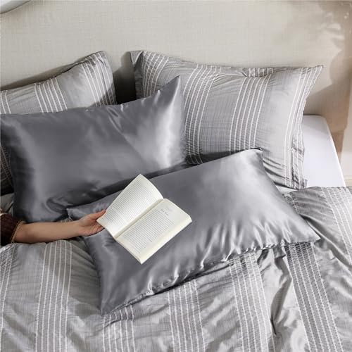 Image of Bedsure Satin Pillowcase with Zipper,King Pillow Cases Set of 2