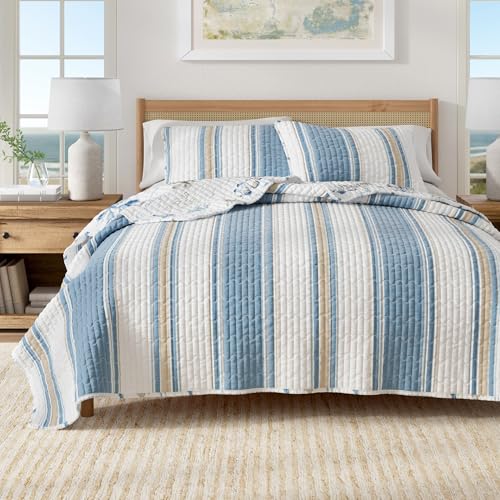 Image of Great Bay Home Coastal Quilt Set - 3-Piece King /California King Size Nautical Bedding Set - Lightweight, All-Season, Reversible Bedspread (Flag Stripe /Ocean Stories)
