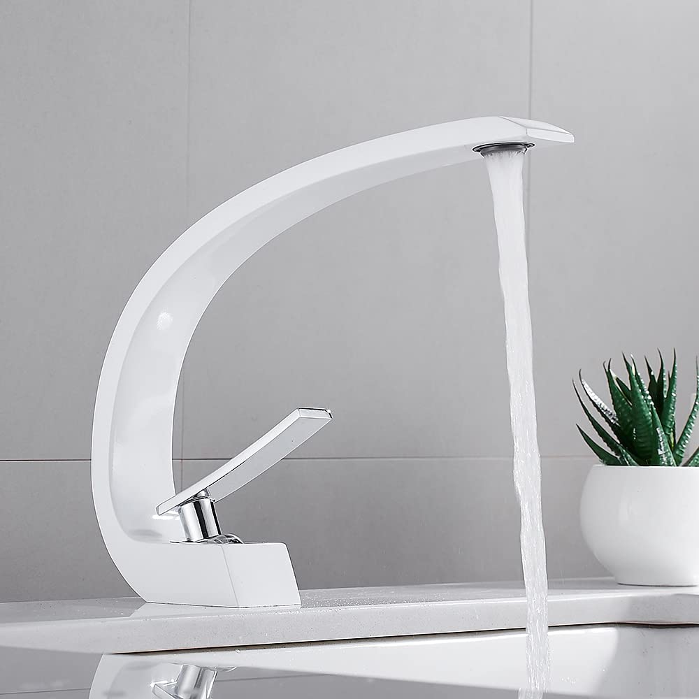 Robinet de lavabo pour votre rituel bien-être avec mitigeur eau chaude froide