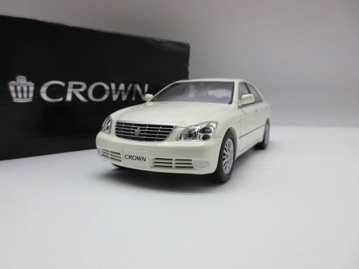 1/30 トヨタ クラウン ロイヤル カラーサンプル ミニカー 非売品