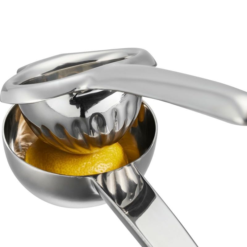 GEFU Zitronenpresse LEMON Edelstahl - Zitruspresse mit Saftsieb | Limettenpresse & Orangenpresse, 2-teilig, Auffangbehälter 0,25 l, Ausgießnase, für Früchte bis 7,5 cm