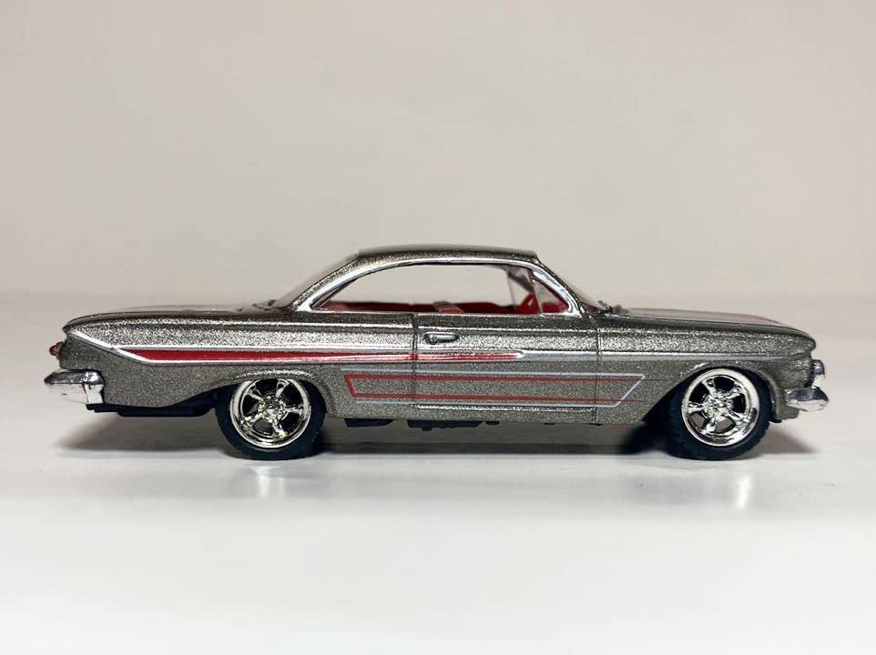 Amazon | Revell 1/64 LOWRIDERS '61 CHEVY IMPARA レベル
