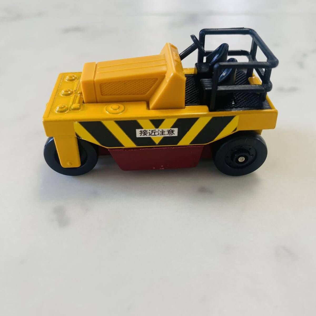 Amazon.co.jp: Tomica 65-2-3 Sakai Heavy Industries Tire Roller