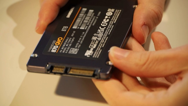 Watch Samsung 8tb SSD 870 QVO Unboxing and Connecting on Amazon Live