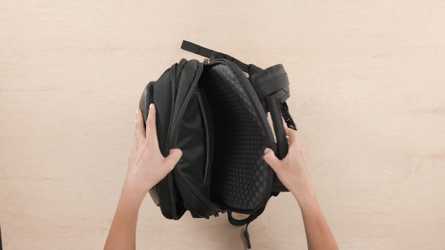 Amazon.com: Lenovo - Legion 17” Armored Backpack – Gaming Laptop