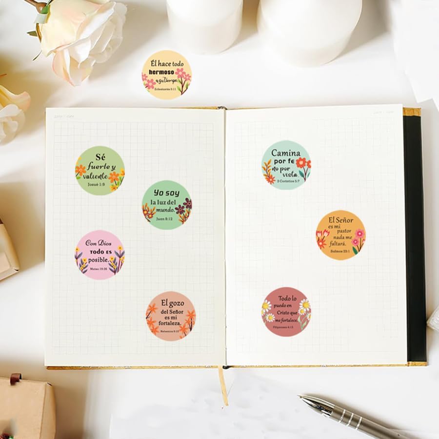500 Pcs Spanish Bible Verse Stickers Roll, Floral Christian Inspirational Scripture Labels, 8 Designs 1.5 Inch Round Religious Stickers for Gift Wrapping, Packaging, Envelopes