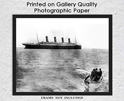 Amazon Com Last Known Photo Of Titanic Afloat Wall Art Print Unique Room Decor For Boys Men Girls Women 8x10 Unframed Picture Great Gift Idea Under 15 For Titanic Fans Handmade