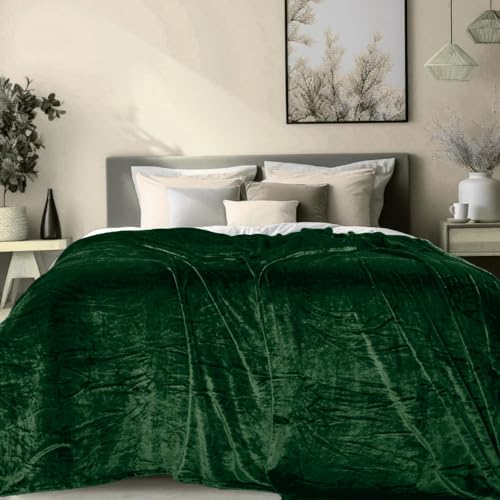 Image of Abrazo AC Blanket | 300 GSM Lightweight Super Soft Cozy for Bed, Sofa, Couch, Travel & AC Room | Double Bed 220x240 cm | Solid Color | Breathable All-Season Comfort (Green)