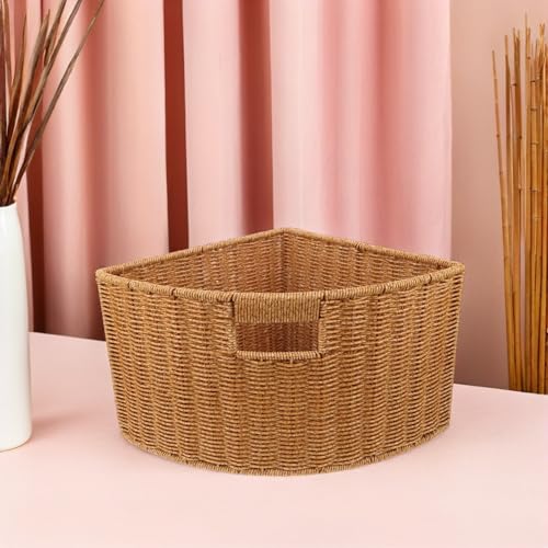 Cesta triangular de imitación ratán para aprovechar rincones en el dormitorio 7