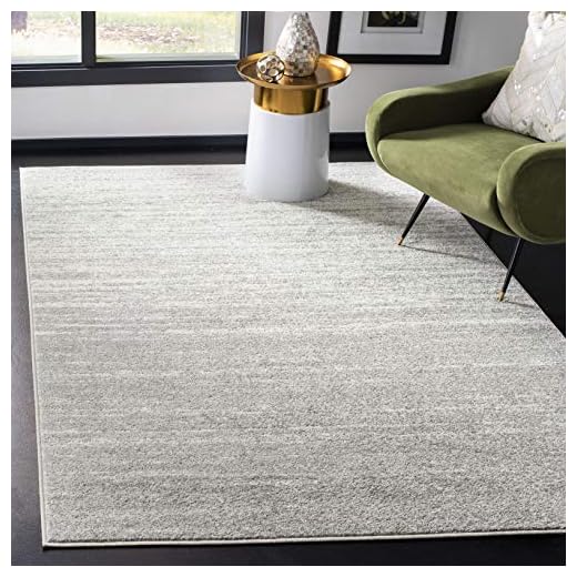 Safavieh Adirondack Collection ADR113C Modern Ombre Area Rug, 4' x 6', Light Grey/Grey