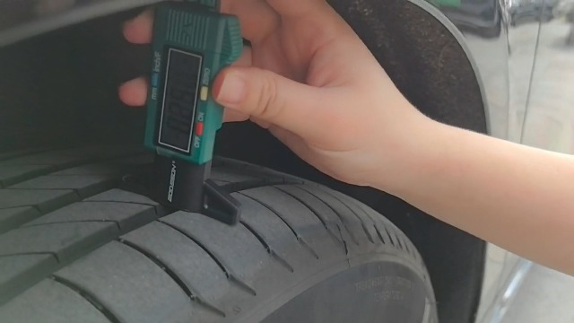 Image of GODESON Tire Tread Depth Gauge - Large LCD Screen with Inches /Millimeters /Fraction Units, Zero Reset Function, Digital Tire Depth Gauge for Car, Truck, SUV, Green Tread Wear Measurement - 0-25.4mm