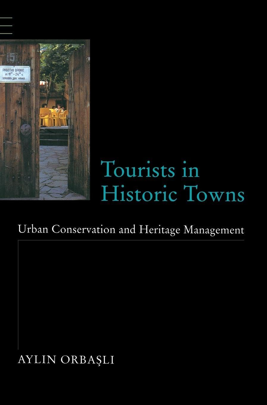Tourists in Historic Towns conservation urbaine et aménagement touristique du patrimoine