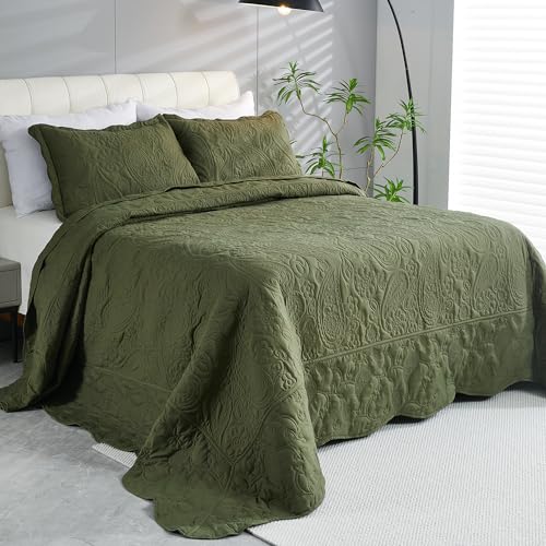 Image of EVENHUG Oversized King Quilt California King Size Lightweight Bedding Set Reversible Bedspread Coverlets for All Seasons 3 Piece (Olive Green 120 inchx120 inch)
