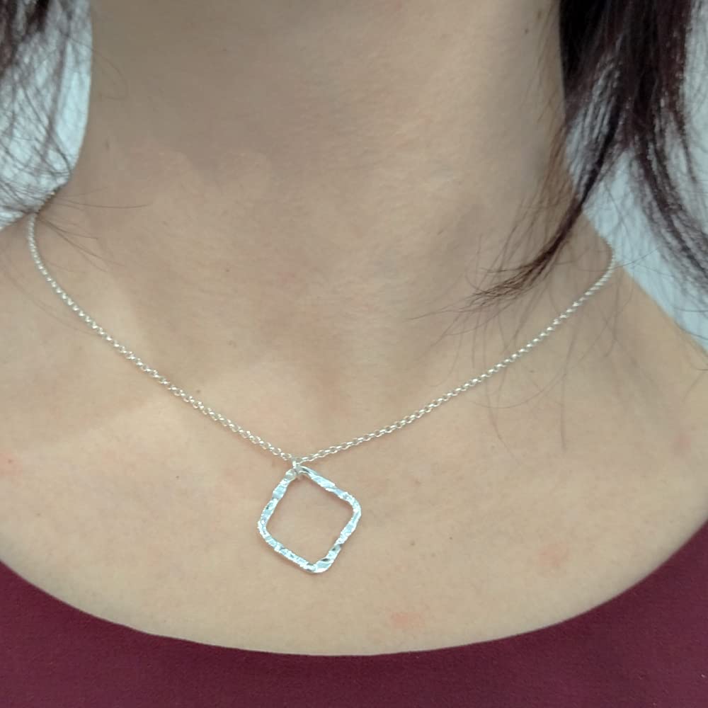 Catenina Donna Argento rodiato 925 con ciondolo geometrico in argento rodiato 925 martellato gioiello donna ragazza elegante vintage di tendenza moda Made in Italy
