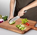 Grande Acacia Wood Cutting Board avec poignée en bois Charcuterie Board Kitchen Capping Block pour la viande Fromage Légumes pains Planches de service de fruits Bâton de bois Carving Board, 17" X 13"