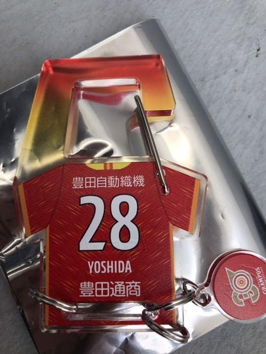 Amazon 名古屋グランパス カラビナ 吉田晃選手 背番号28番 アイドル 芸能人グッズ 通販