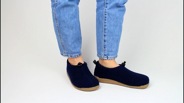 Amazon.com | Sanita Lodge Shoe Slipper Clogs Unisex - Closed  display picture 2