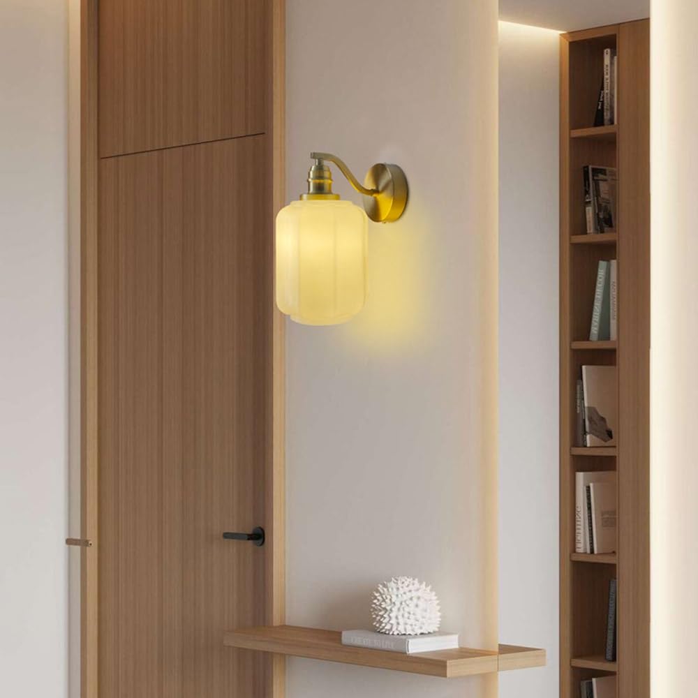 Applique da parete moderna della metà del secolo con paralume in vetro bianco latte, luci cablate da parete per interni per camera da letto, soggiorno e corridoio