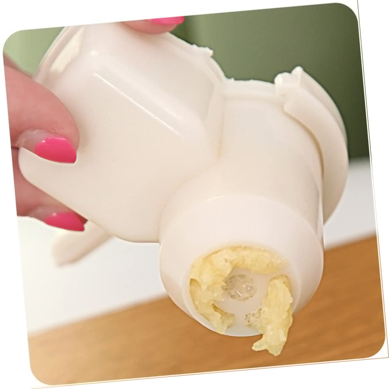 MUCKLILY Hand Operated Garlic Shredder Multi Function Kitchen Utensil Lightweight Garlic Cutter for Home Cooking