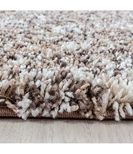Tapis à poils longs shaggy beige crème doux pour pieds nus en salon moderne - 4