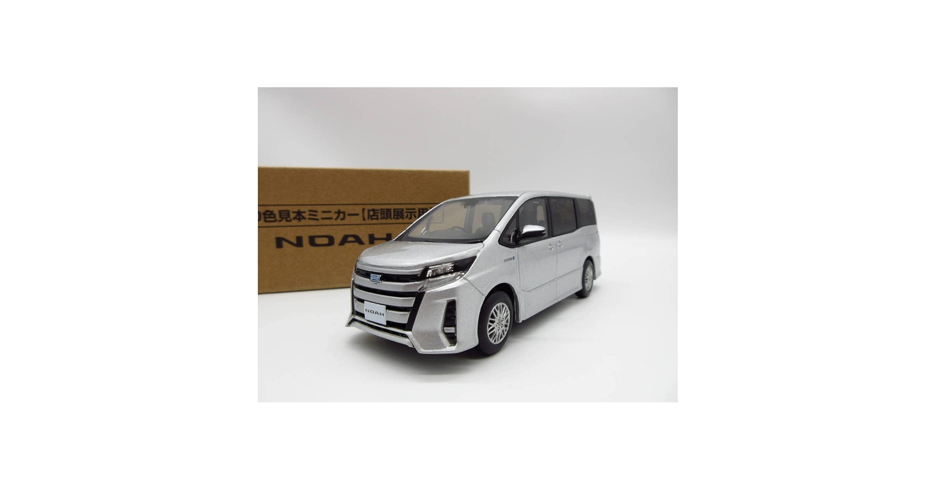 トヨタ ノア 1/30スケールミニカー シルバー トヨタ ノア 1/30スケールミニカー シルバー トヨタ ノア 1/30