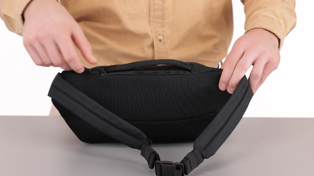 Amazon.com: Thule Subterra Sling Bag, Black : Baby