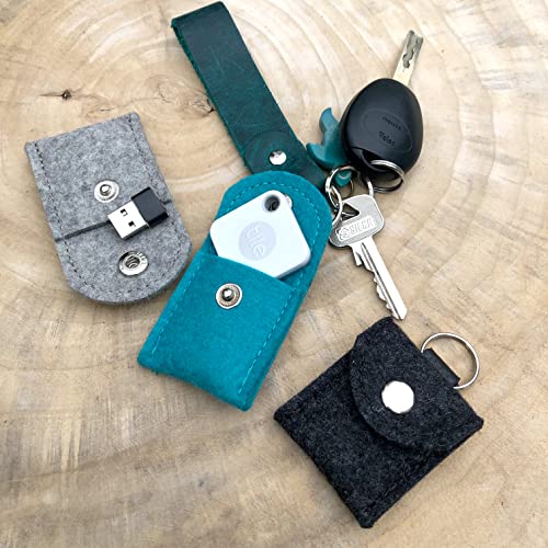 Manufactica Luna Halsbandtasche aus Wollfilz für Hunde - Hundemarke, Steuermarke, Tassomarke, Einkaufschip, Tile Chip und AirTag von Apple - Handmade - 5 x 5.5 cm oder 4.5 x 4.5 cm