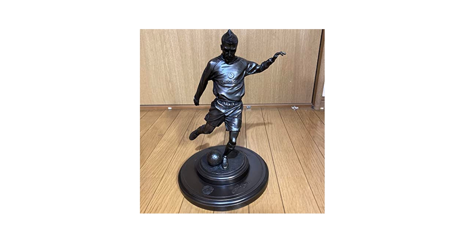 ★★【世界限定品】デビット ベッカム ブロンズ像 ★★ Amazon.co.jp: デビット.ベッカム世界限定ブロンズ像 : ホーム