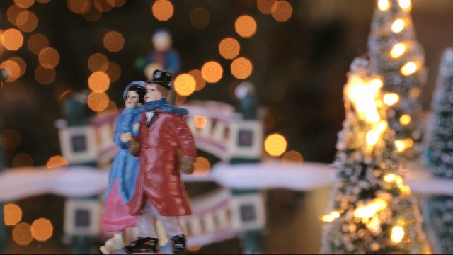 Amazon.com: Mr. Christmas Winter Wonderland Skating Rink, Animated