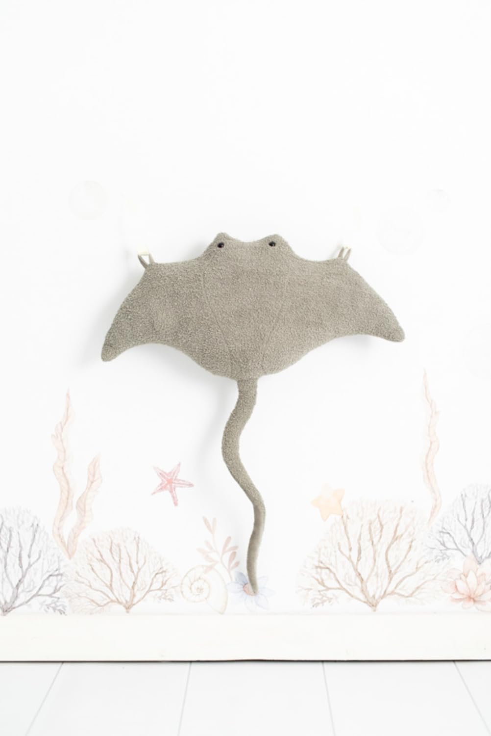 Peluche raie manta murale grise pour décoration de chambre d'enfant