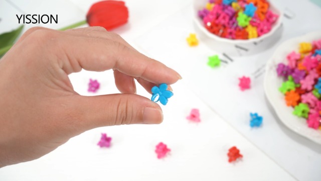 YISSION Mini-Haarclips Set – 200 Stück, Mit Rosen, Schmetterlingen, Herzen, Bunte Farben