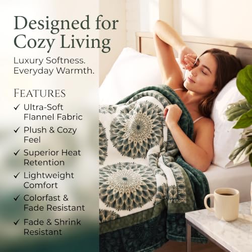 Image of VAS COLLECTIONS 280 GSM Flannel Blanket for Single Bed, Ultra Soft Plush Fleece Blanket, Warm & Cozy Winter Blanket, Breathable AC Blanket, for Home & Travel, 220 x 150 cm - Emerald Green