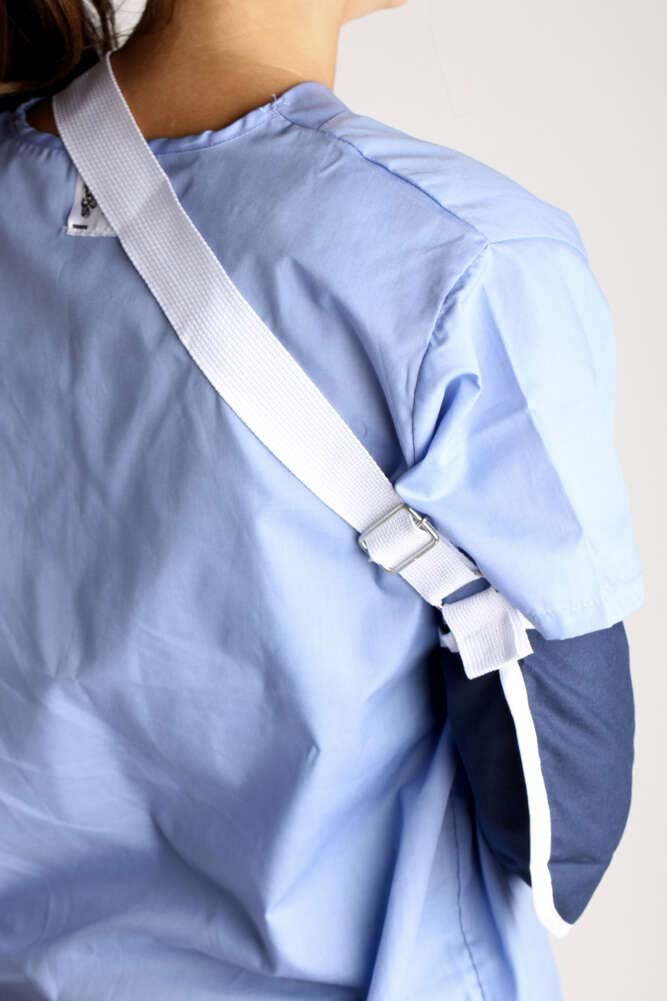 MediChoice Arm Sling, Universal, Envelope Style, Adjustable Wide Shoulder Strap With Hook And Loop Closure, Breathable Polyester, 7 Inch x 18 Inch, Navy, 1314ASL2150 (Each of 1)