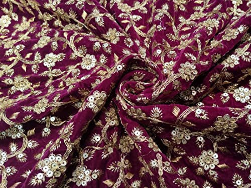 Tissu micro velours brodé bordeaux au mètre laize 111cm pour vêtement et ameublement