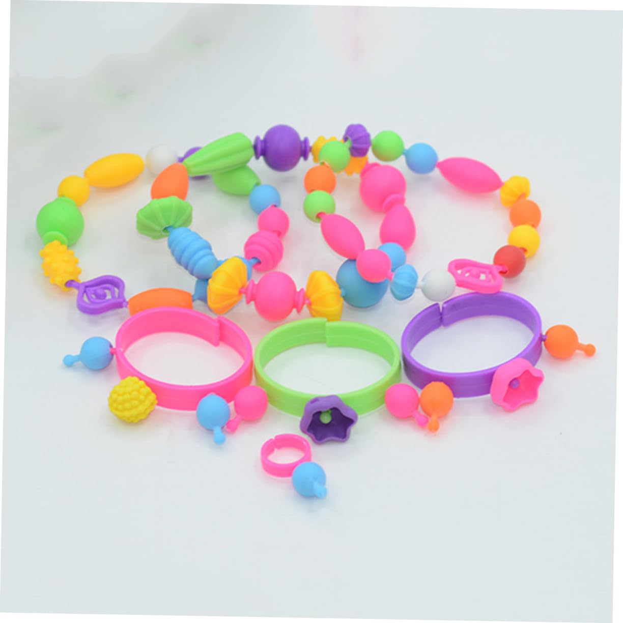 ERINGOGO 1 Boîte Coffret Perles Plastique DIY pour Filles Perles Colorées Variées avec Boîte de Rangement Portable Kit Bricolage Bracelet et Collier Activité Créative Garçon Fille pour