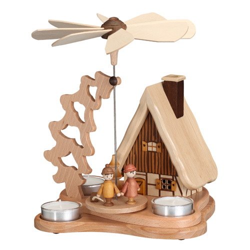 Pyramide avec maison de tabagisme en bois pour réchauffer l'ambiance du salon