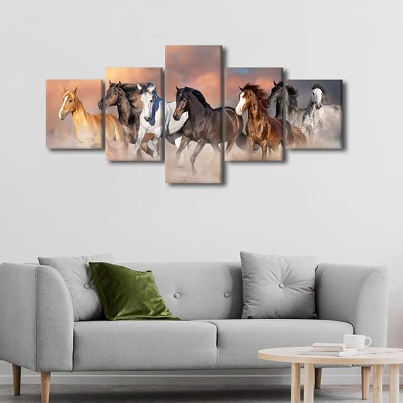 砂漠で疾走する馬 ウォールアート絵画 キャンバス5パネル ポスターとプリント モダンな風景画 リビングルームの装飾用ホームデコレーション 枠張り済み すぐに掛けられます - 幅50インチ x 高さ24インチ