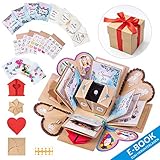 🎁IM SET: Schachtel mit Taschen zum Befüllen, innere Box, 4 Karten. 4 Überraschungs-Zubehör: 1. Herz 2. Haus 3. Stern 4. Rechteck, 12 große Aufkleber, 4 x kleine Aufkleber: Liebe (herzens), nette Sprüche, 2 wundervolle Sticker Seiten für all Ihre Events; 25mm rotes Band, 10 doppelseitig klebende Sticker.