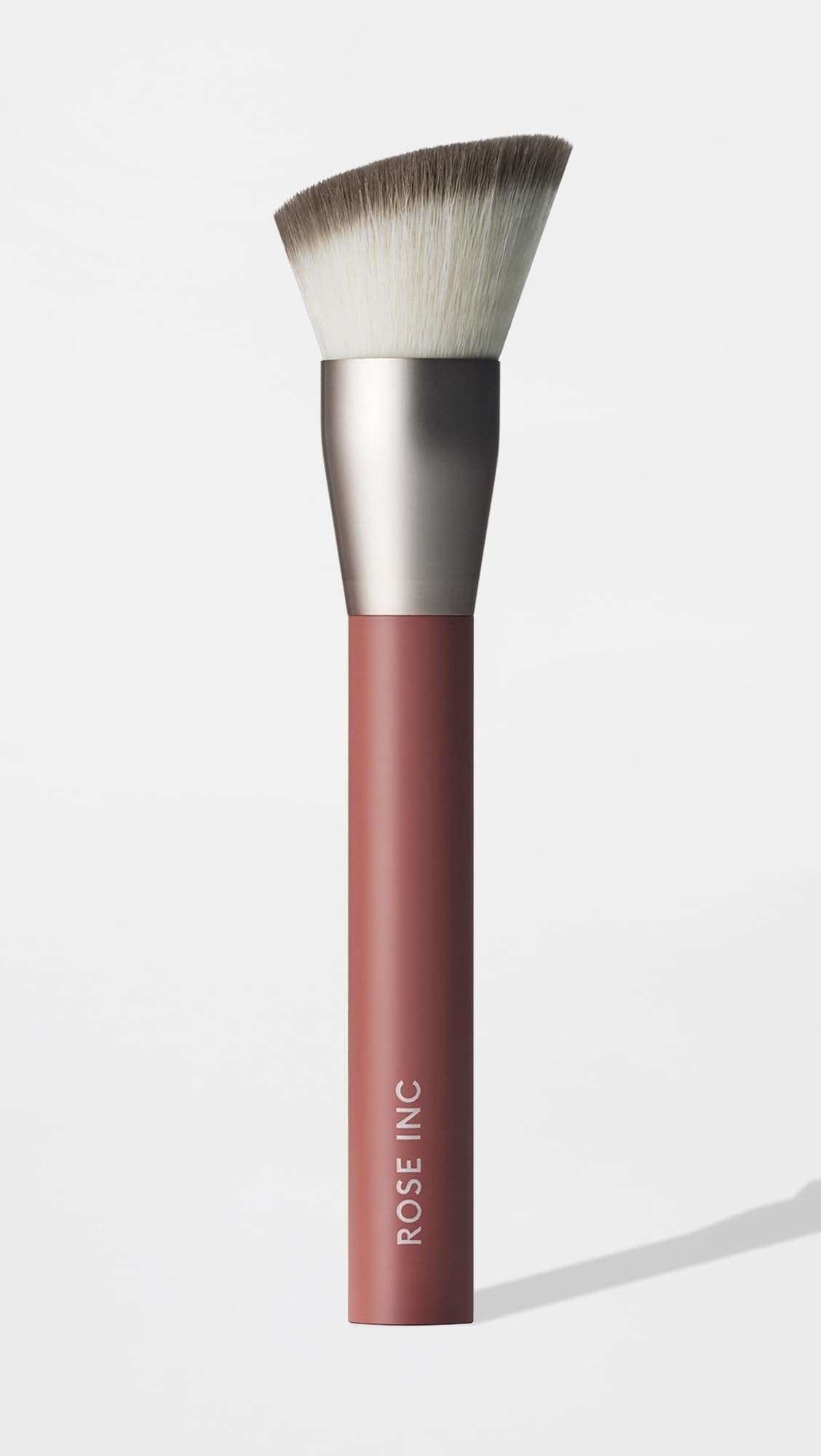 Rose Inc Foundation-Pinsel Nummer 3 – abgewinkelter veganer Pinsel für nahtloses Verblenden und natürliches Finish