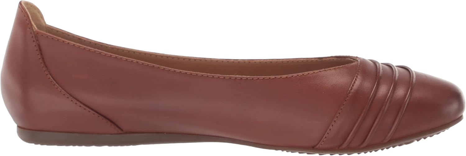 SoftWalk Women's Safi Ballet Flat Cognac