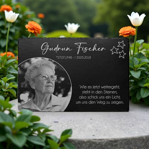 CHRISCK design Schiefer Grabplatte mit Gravur - Grabdeko wetterfest imprägniert für Urnengrab - Gedenktafel mit Foto & riesen Motiv Auswahl - Grabstein Gedenkstein Grab - 22x14 cm o. 30x20 cm