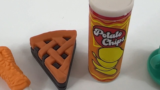Raymond Geddes Snack Attack - Display 36 Gomme Profumate 3D A Forma Di Cibo E Dolci, Cancellabili, Confezione Singola - 3