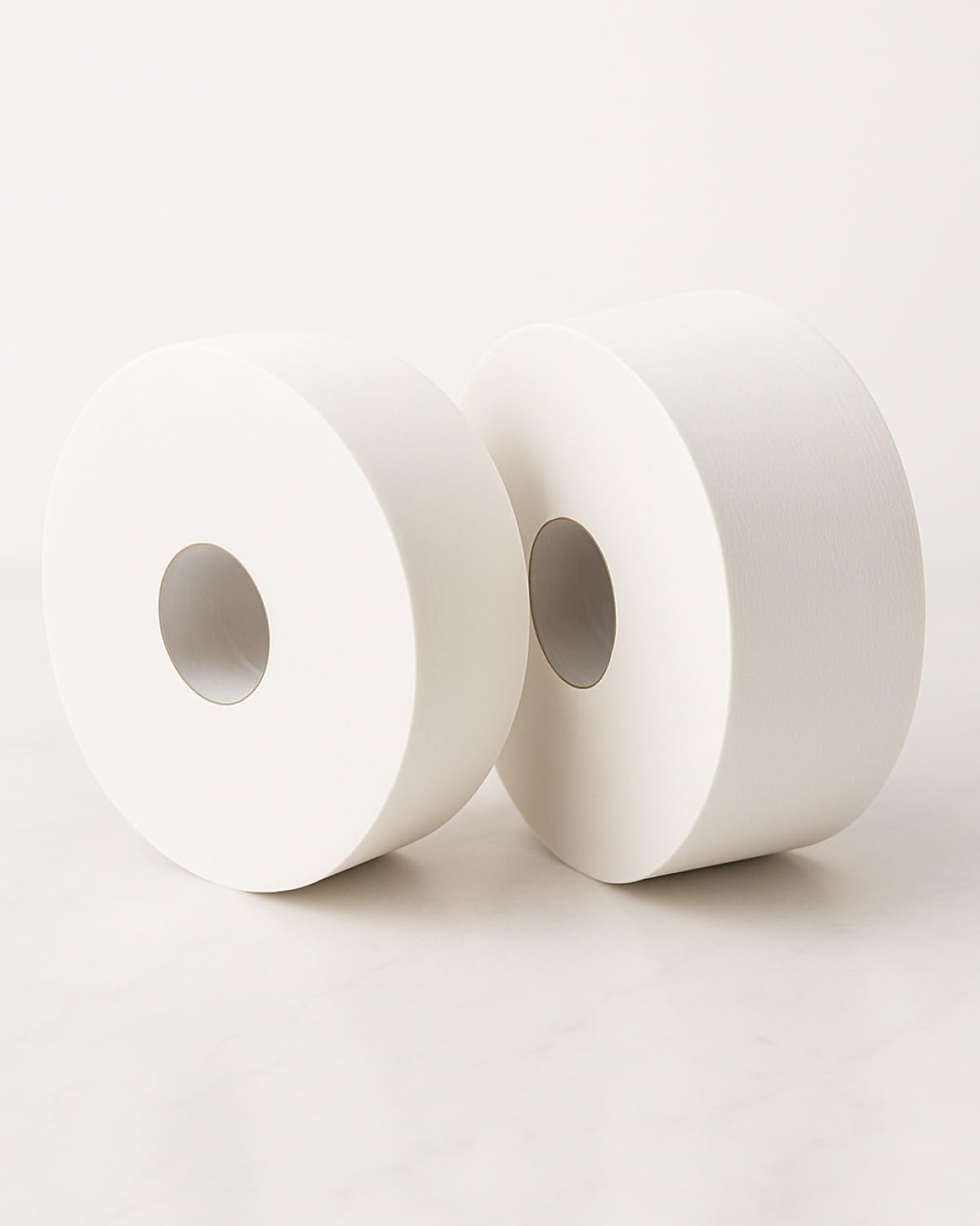 Jumbo Toilettenpapier 300 m, 6 Rollen | Jumbo-Toilettenpapier aus 100 % Zellstoff, 6 Rollen à 300 m, 2-lagig und hoch ergiebig