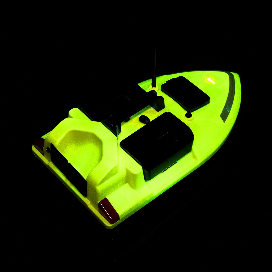Barco de Cebo RC con GPS para Pesca de Carpas, V020, 74 V, 5200 mAh, 500 m, Control Remoto, Cebo, Carga de 3 kg, 40 Puntos GPS, 3 Compartimentos y Luces LED, Ideal para Lagos.