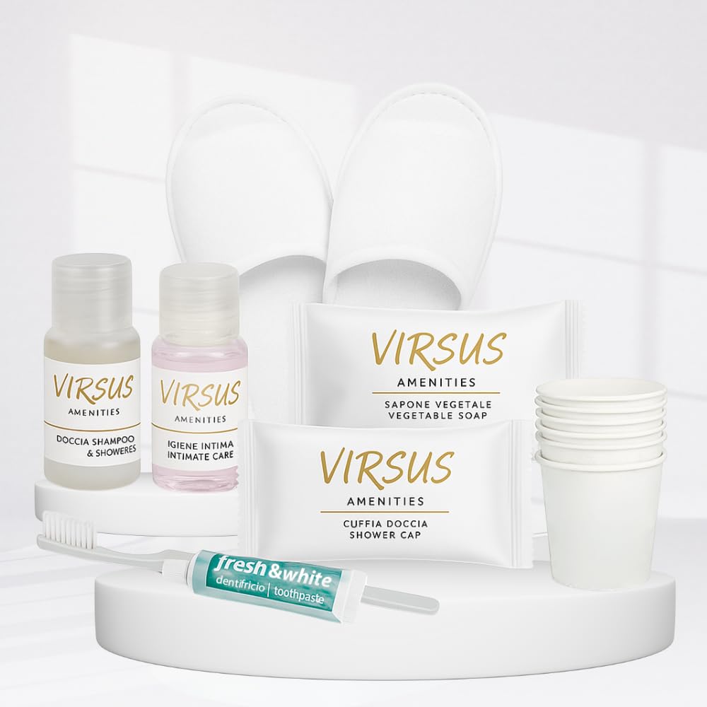 Virsus 290 Pezzi Kit Cortesia SUPERIOR: 50 Flaconi Igiene intima 20ml, 50 Flaconi Doccia Shampoo 20ml, 50 cuffie, 50 Saponette, 50 Bicchieri Imbustati, 20 Paia Pantofole, 20 Set Denti, Linea cortesia