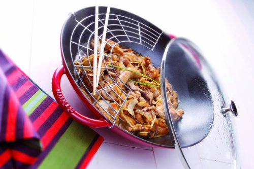 STAUB Wok in Ghisa, Include Coperchio in Vetro e Griglia Rimovibile, Adatto per Induzione, Ø 37 cm, 5,7 L, Ciliegia