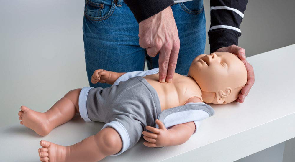 Maniquí lactante Practi-Baby para RCP y manipulación de destrucción con bolsa de transporte