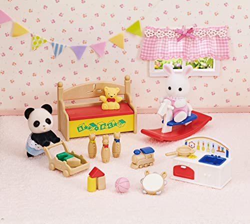 Sylvanian Families - Le coffre à jouets des bébés - 2 figurines et 15 accessoires - Plongez dans l'univers de la famille Sylvanian - Figurines miniatures - Jouet enfant 3 ans et + - 5709